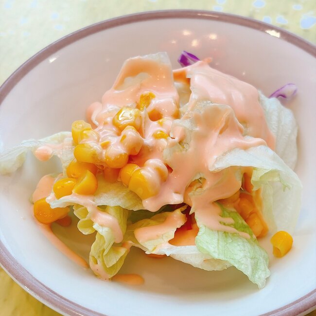 「500円なんて信じられない…」サイゼリヤの“平日限定ランチ”コスパ良すぎて感動です！「サラダとスープもついてお得」「安い！おいしい」