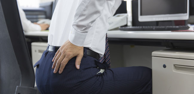 腰痛の原因は「かかと」