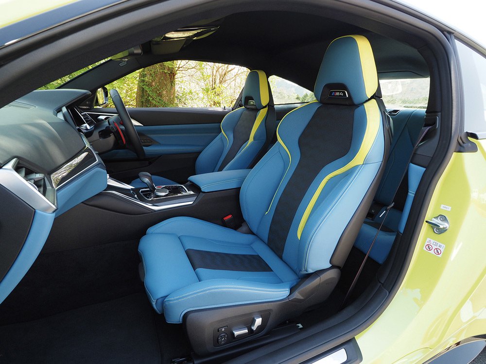 BMW・M4クーペ・コンペティション前席