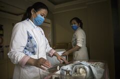 中国が教育費に照準、出生率押し上げに躍起