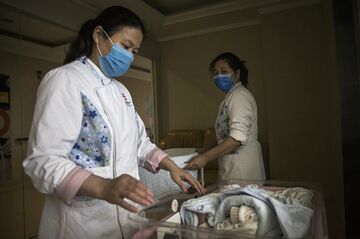 中国が教育費に照準、出生率押し上げに躍起