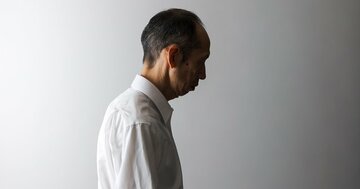 「気分が沈んでいる人」のあまりに明白な〈姿勢〉の特徴