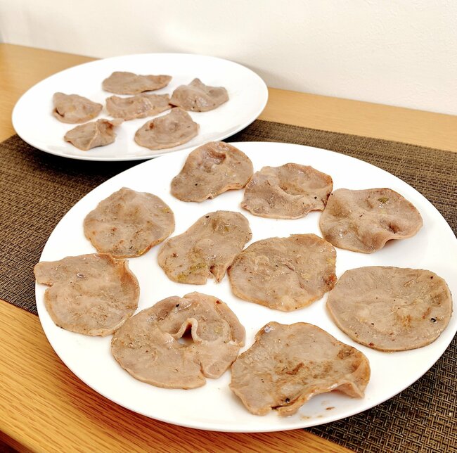 いくらなんでも盛りすぎだよ…！ほっともっとの“よくばりメニュー”お肉2倍盛りのインパクトがすごすぎる！「うますぎる」「リピ確」「神とさせていただきます」