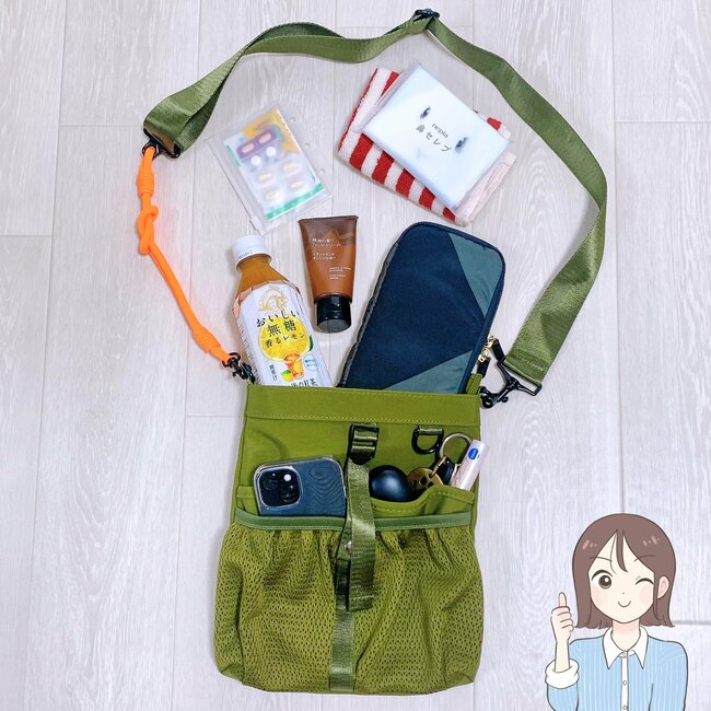 「たくさん物が入る」「一目惚れで購入」ニコアンドの“ポケットいっぱいミニバッグ”ペットボトルや長財布も入って優秀！「小さそうに見えてガッツリ入る」「なんの服にも合うし購入してよかった」《購入レビュー》