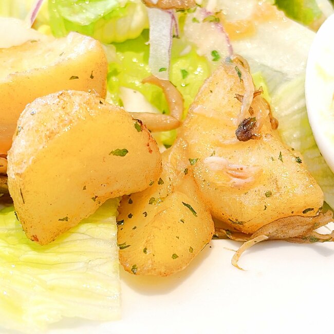 「家ではできないごちそう」ロイヤルホストの“平日限定てんこ盛りランチ”がボリューム満点!「欲張りセットみたい」「しっかり食べた感があります」