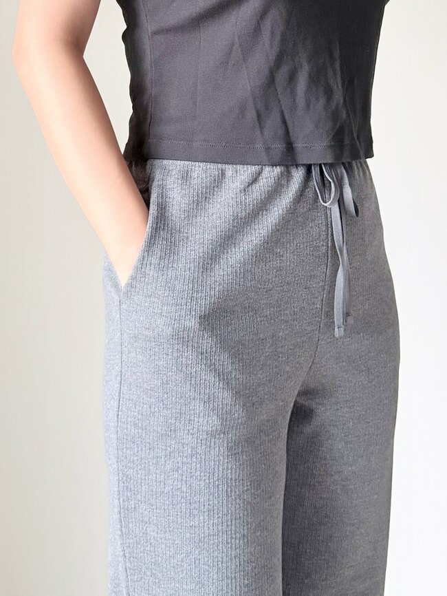 スウェット感覚ではけて楽ちん！GUの「着回しパンツ」1990円とは思えないオシャレさで、秋冬コーデに大活躍です！《購入レビュー》