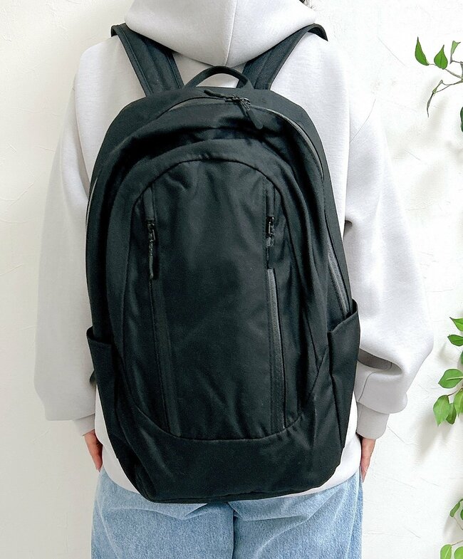 え、2900円って嘘でしょ…!?ワークマンの“疲れにくいリュック”が理想すぎる!「収納が多くて、とても便利!」「ブランド物より軽くて機能的」