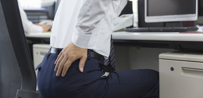 腰痛の原因は「かかと」