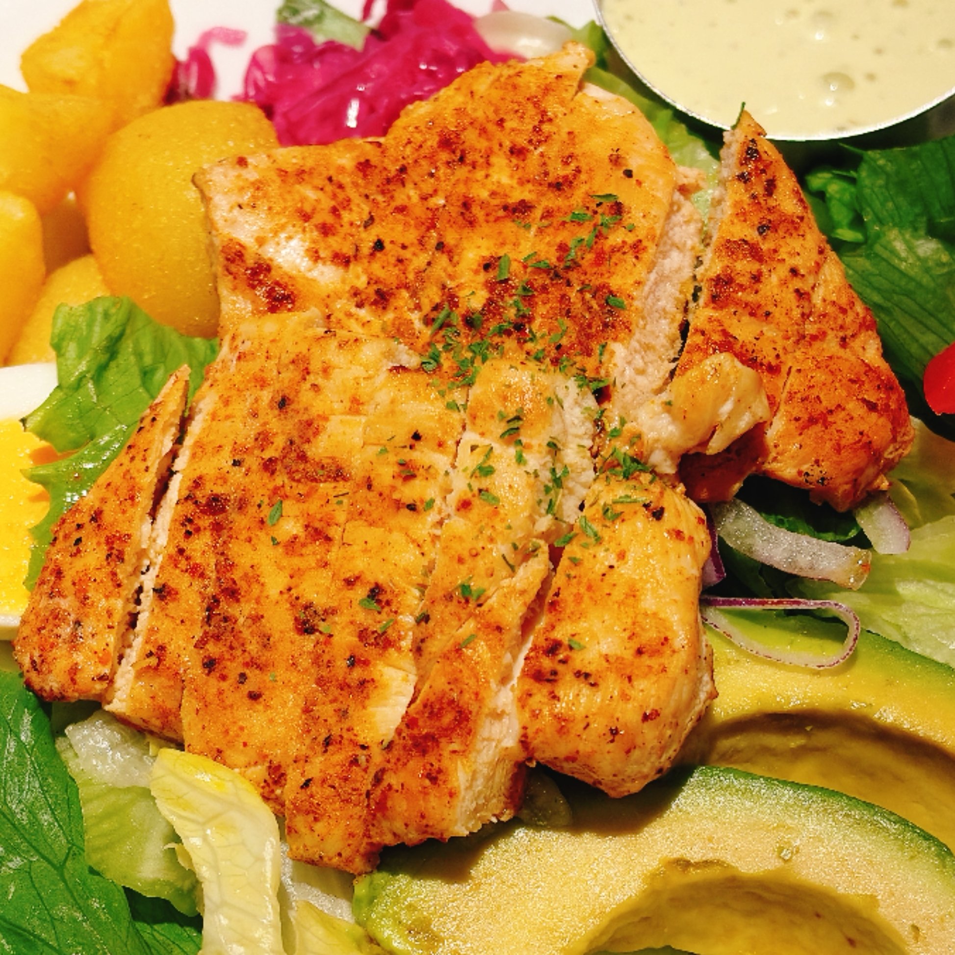 【ロイヤルホスト】こりゃリピートしちゃうって！平日限定の“盛りだくさんランチ”肉肉しさがたまらないよ！《実食レビュー》