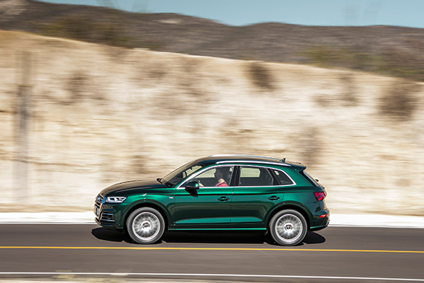アウディのミッドサイズSUV、SQ5は乗るべき価値ある出来映え