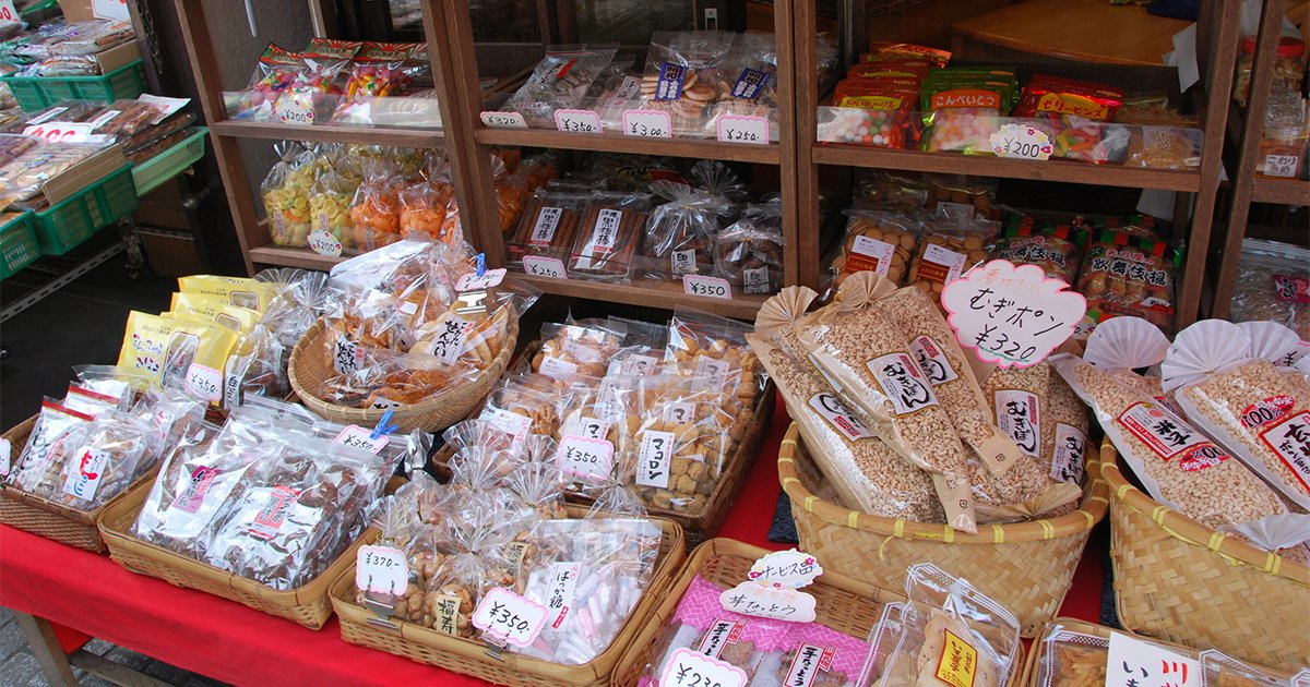 駄菓子屋の店先