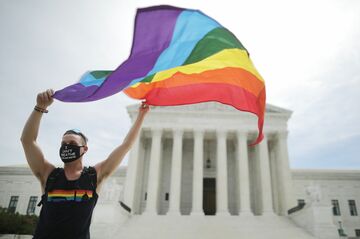 LGBT擁護の司法判断、トランプ氏福音派票に影響か