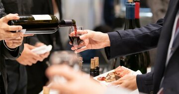 高いワインはなぜ、飲んだ人に自信をもたらすのか?