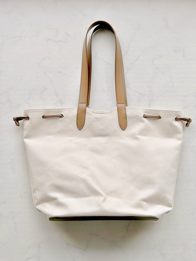 「小物迷子を防げてとても良い」ユニクロの“大容量トートバッグ”内ポケットが6個もあって便利すぎる！「思った以上に使い勝手がいい」「これから活躍しそうです」