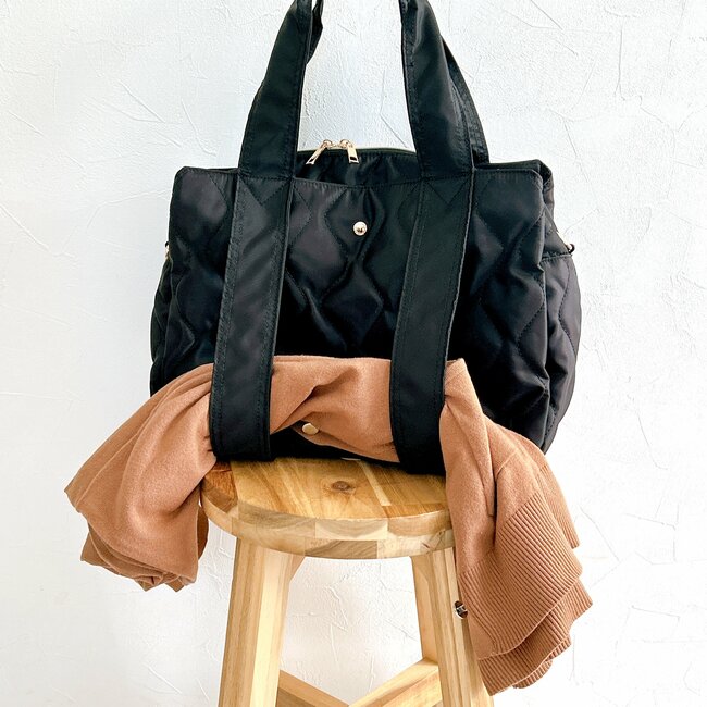 ポケットいっぱいで便利…!しまむらの「大容量バッグ」が2970円とは思えないくらい理想的!