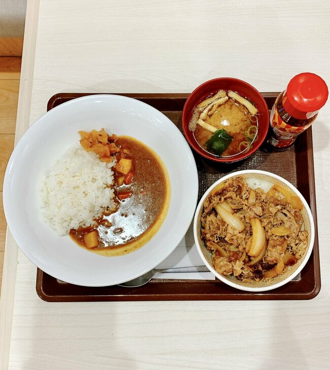 「嘘みたいなボリューム」「アゴ砕けそう」モスバーガーの“15時から頼めるメニュー”お肉の量がとんでもない！「食べ応えがエグくてやばかった」