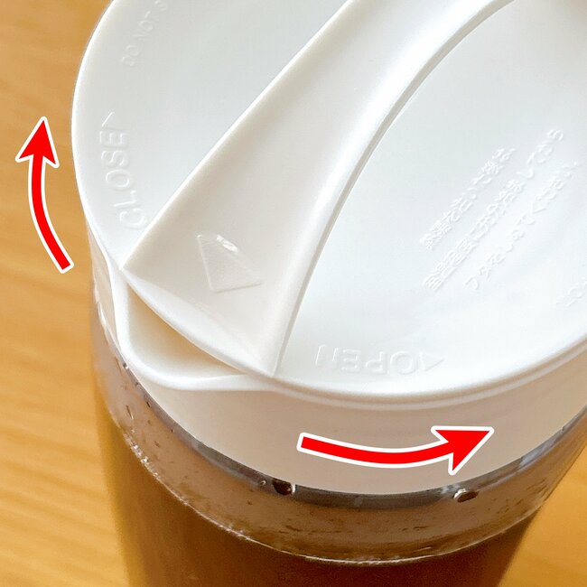 純喫茶みたいで可愛すぎる…！アフタヌーンティーの「昭和レトロなボトル」で水を飲む量が増えました！