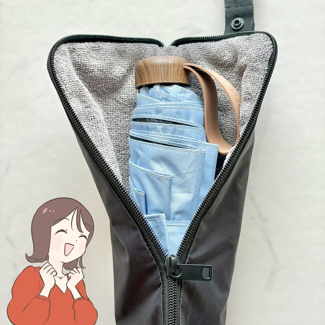 「バッグを濡らさない」「雨の日が苦痛ではなくなった」無印良品の“天才レイングッズ”外出がラクになって嬉しい！「折りたたみ傘ユーザーにおすすめ」