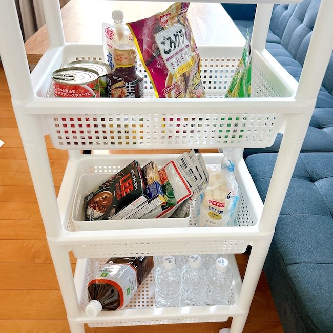 「こんな物が欲しかった」ニトリの部屋がすっきり片付く“おしゃれ収納”が全部屋に置きたいくらい優秀！「狭いキッチンに助かります」「買って良かった」