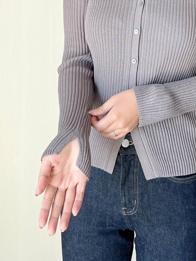 「着膨れすることなく最高」「色がめちゃくちゃ綺麗」GUの“細見えトップス”夏までたっぷり着回せてコスパ抜群！「体のラインを綺麗に細く見せてくれる」