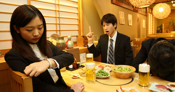 こんな忘年会もうイヤだ！悪口大会、一発芸強要…
