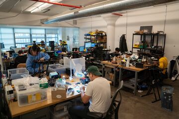 ドローン調達急ぐイスラエル、市販品もかき集め