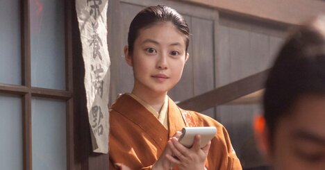 速記を始めたのぶ、闇市で記者にスカウト→朝ドラ後半戦がガラッと動き出した【高橋文哉コメント付き・あんぱん第64回】