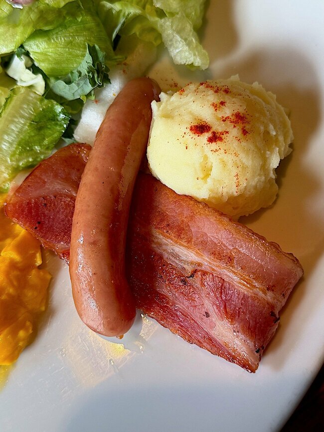 「ホテルの朝食みたい」びっくりドンキーの“お得すぎるモーニング”コーヒーおかわり自由なのが嬉しい!「朝から幸せ気分」「早起きして正解だった」