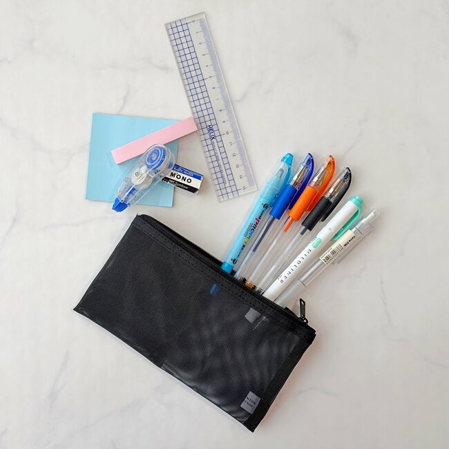 「財布がわりにおすすめ」「軽くてかさばらない」無印良品の“ポケット付きケース”使い道が無限大すぎる！「リピート買いして5つ利用しています」