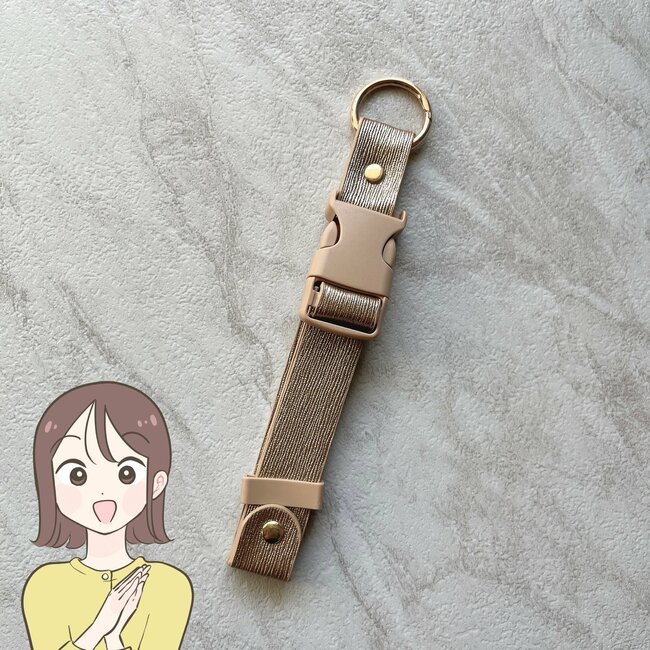 「ありそうでなかった」3COINSの“天才ホルダー”マフラーの持ち運びが楽になった!「ストールを使う時は必需品」「もう一個買おっかな」