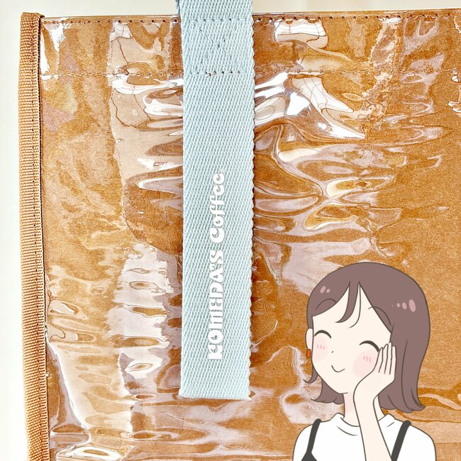 1泊分の荷物が入った…!コメダ珈琲の「めちゃ軽トートバッグ」さりげないメニュー柄がかわいいし、マチ広で収納力バツグン!