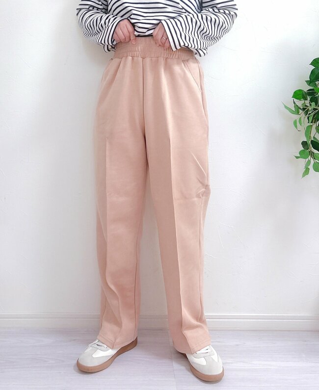 「高見えして大満足」「色が可愛いです」ワークマンの“1900円パンツ”楽ちんなのに、細見えして天才すぎる!