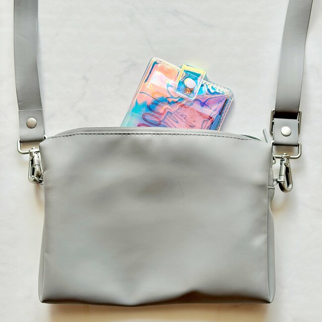 もう普通の財布に戻れないかも…！ダイソーの「ぺたんこ財布」お札が折らずに入るし、カギやカードも収納できて嬉しい！