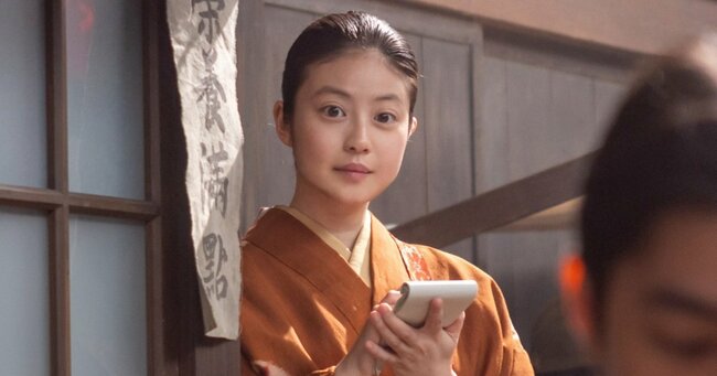 速記を始めたのぶ、闇市で記者にスカウト→朝ドラ後半戦がガラッと動き出した【高橋文哉コメント付き・あんぱん第64回】