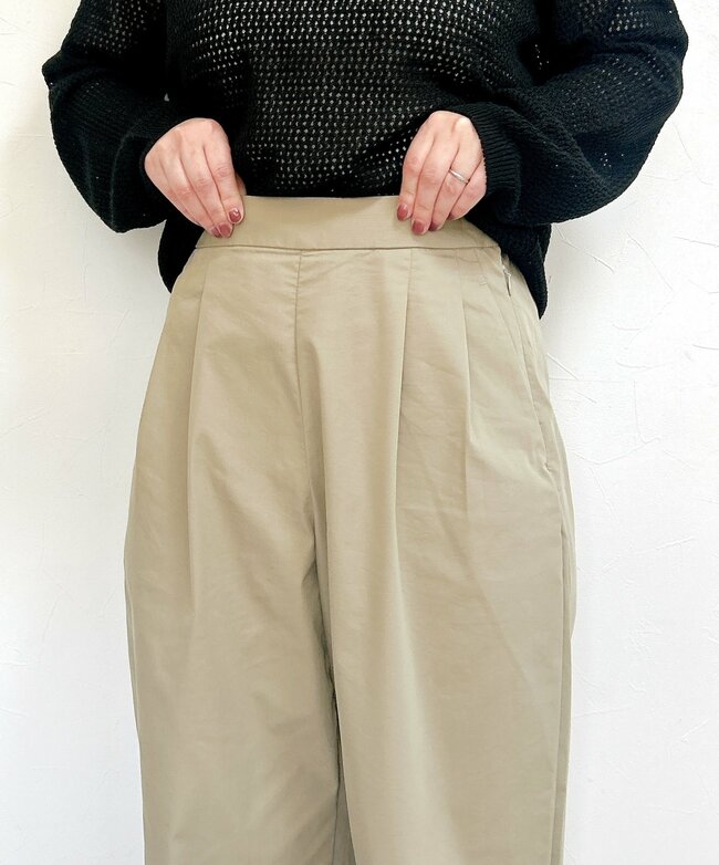 「お腹周りがスッキリ」「全色買う予定です」無印良品の“楽ちんパンツ”どこから見ても美シルエット…！「最高に理想的なパンツ！」