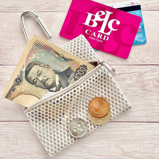 ミニ財布はこれでいいじゃん…！セリアで見つけた「迷子にならないポーチ」透け感がかわいいし、ガバッと開いて使いやすい！