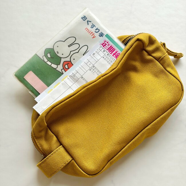 お薬手帳と処方薬がまるっと入った！無印良品の“仕分けしやすいポーチ”通院グッズ入れにピッタリ！「使い勝手、最高です」「販売を待っていました！」《購入レビュー》