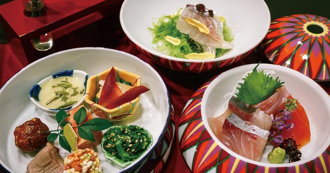 バルトは日本料理の料理や器、空間、食する人のしぐさ全てを表徴の例として挙げた