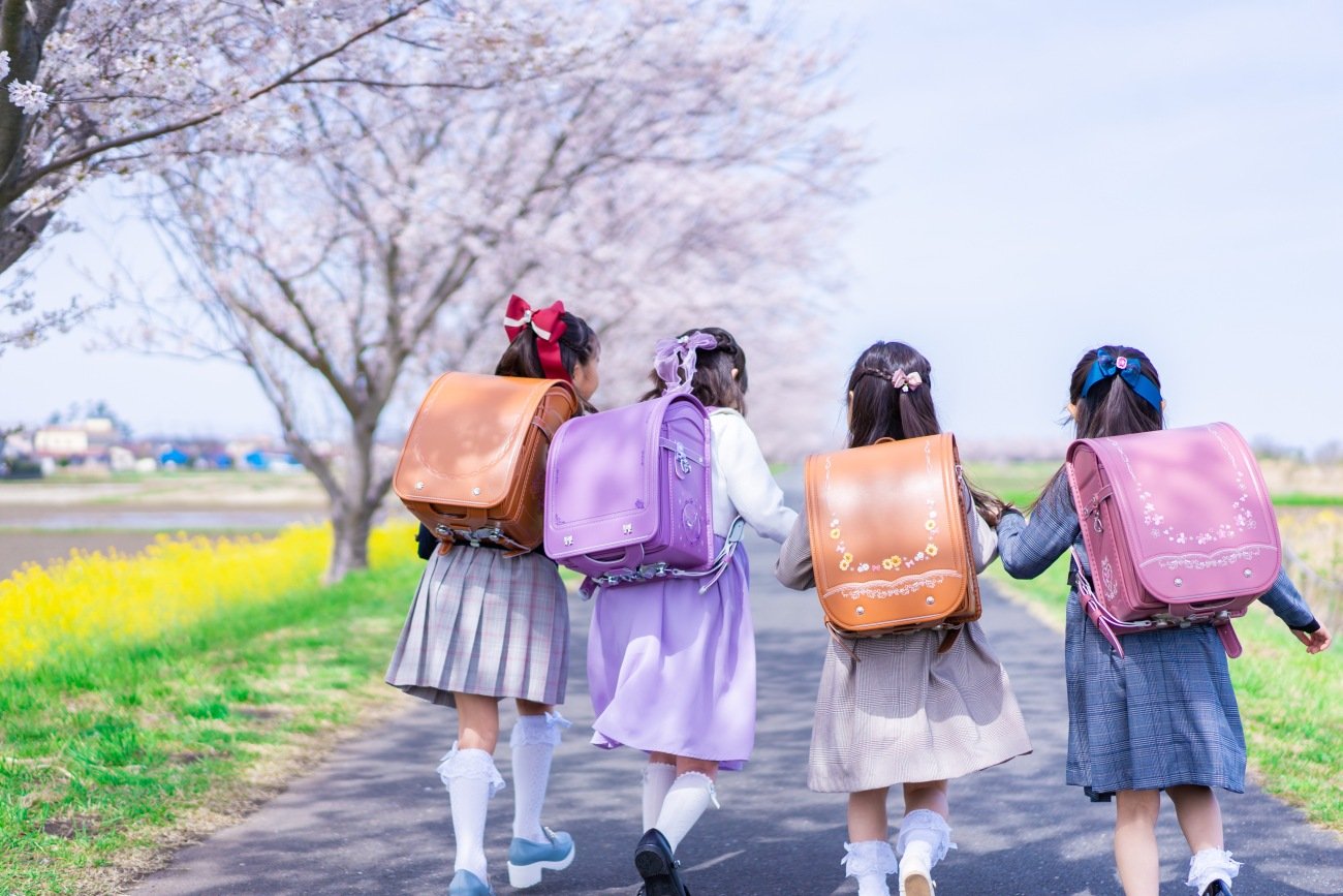 【専門家に聞く】「目立つ色のランドセルは犯罪者に狙われやすい」は本当?