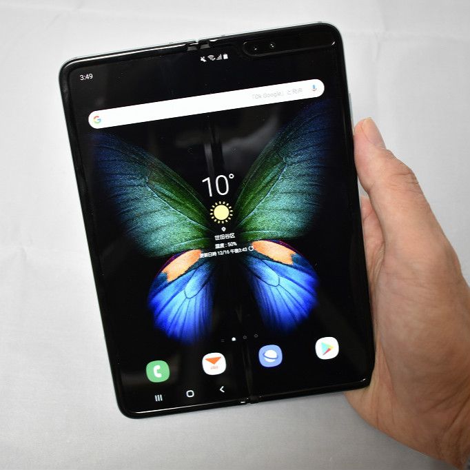 この超大画面をどう使う？ 24万円の折りたたみスマホ「Galaxy Fold