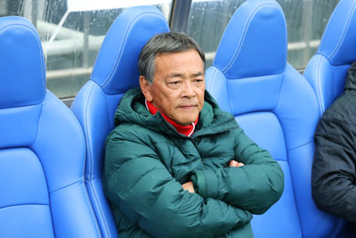 高校サッカー決勝戦、2人の名将が下した判断