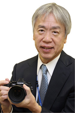 オリンパス社長　笹 宏行 コンパクト値崩れが想定以上 ミラーレスは自社組み立てに