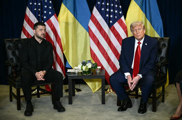 トランプ氏、ウクライナへ長距離兵器供与に前向き　首脳会談