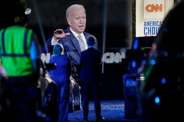米大統領選、一握りの激戦州が勝敗を左右へ