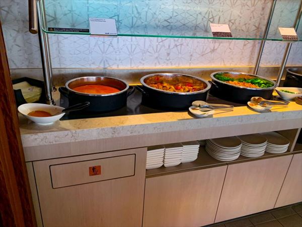 「ANAラウンジ」の軽食