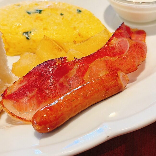 「真似できないウマさ」ロイヤルホストの“ホテルみたいなモーニング”チーズとろっとろで美味しすぎる!「朝から贅沢」「食べ応えあって大満足です」