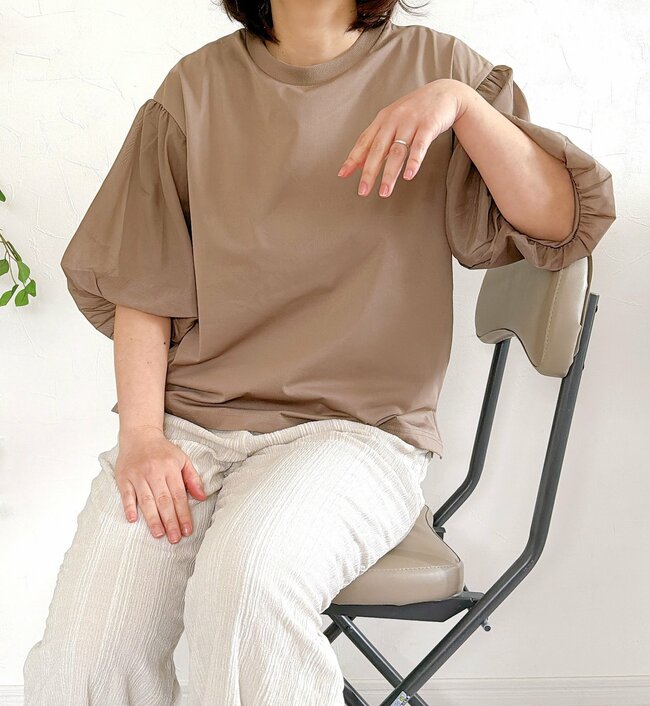 「本当に涼しくて軽い！」ワークマンの“さらさらトップス”二の腕がまるっと隠れるボリューム袖がかわいい！「同僚に褒められました」「袖が可愛くて一目惚れ」