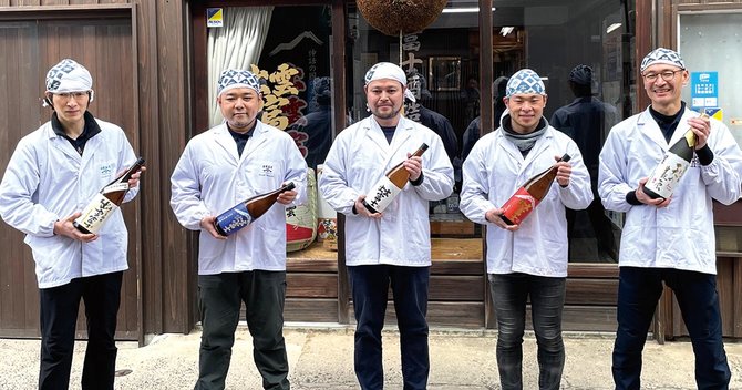 チーム出雲富士の5人衆。真ん中が杜氏の今岡稔晶さん