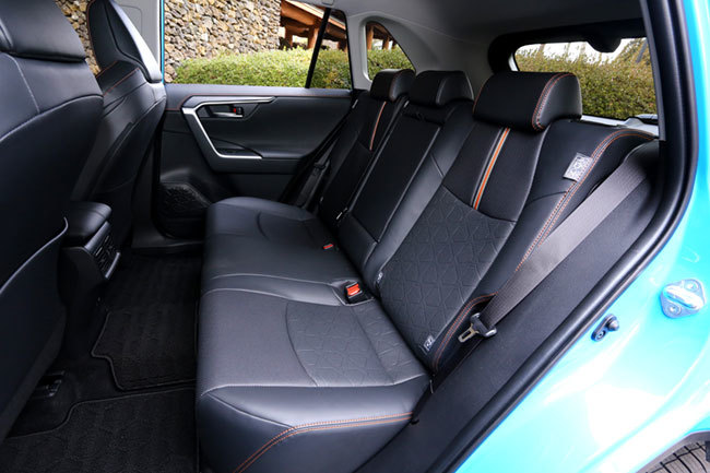 トヨタRAV4アドベンチャーのリアシート