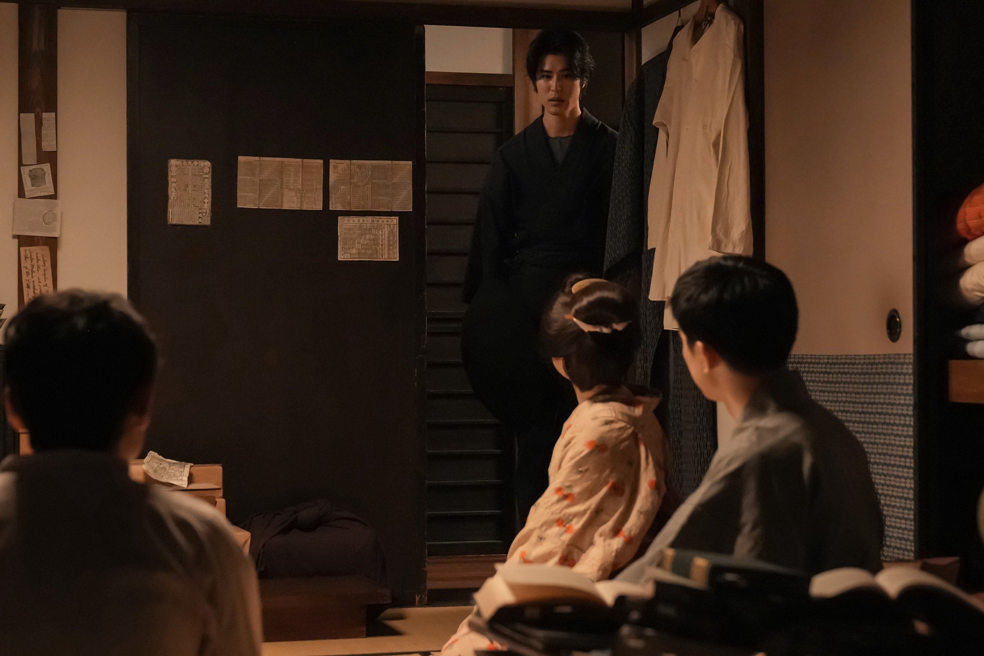 「人口の半分はしじみ。もう半分は出雲そば」「根岸シャラップ」帝大生たちの“コント”が秀逸で…蛇と蛙の立場は？〈ばけばけ第18回〉